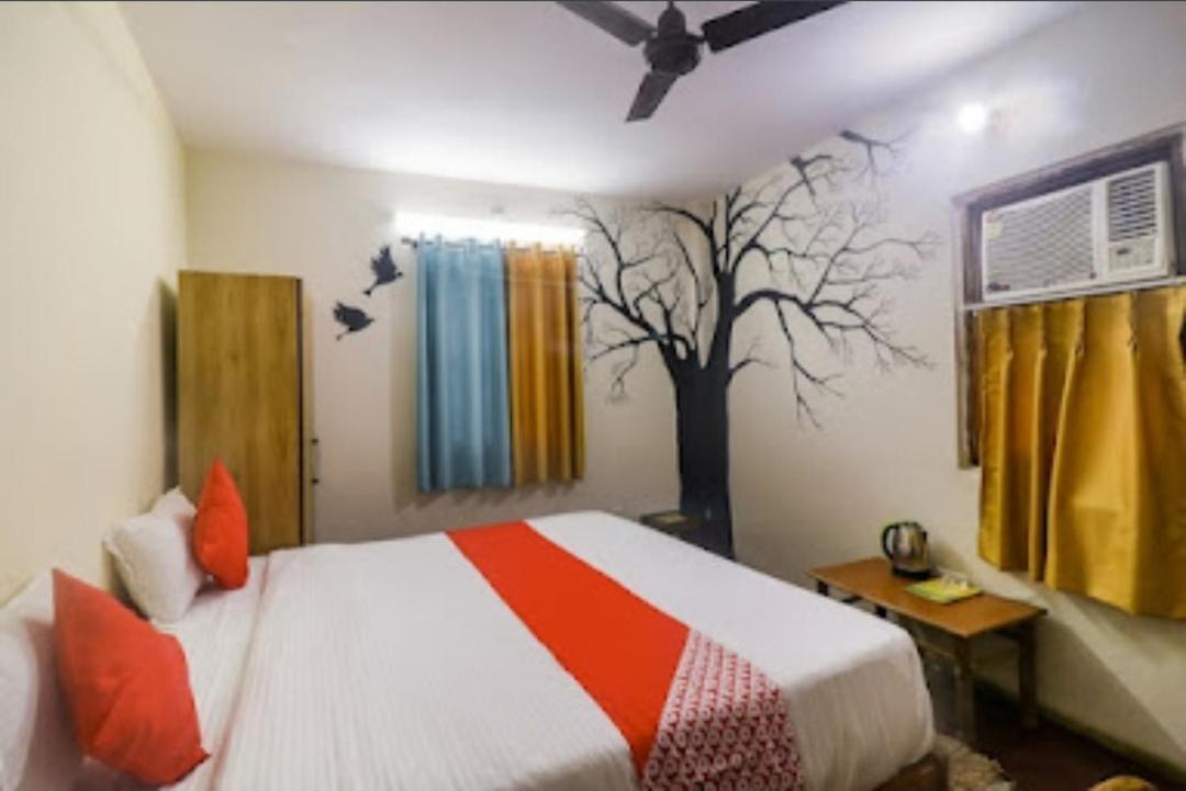 Om Shanthi Paying Guest House Варанасі Екстер'єр фото