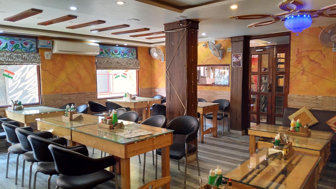 Om Shanthi Paying Guest House Варанасі Екстер'єр фото
