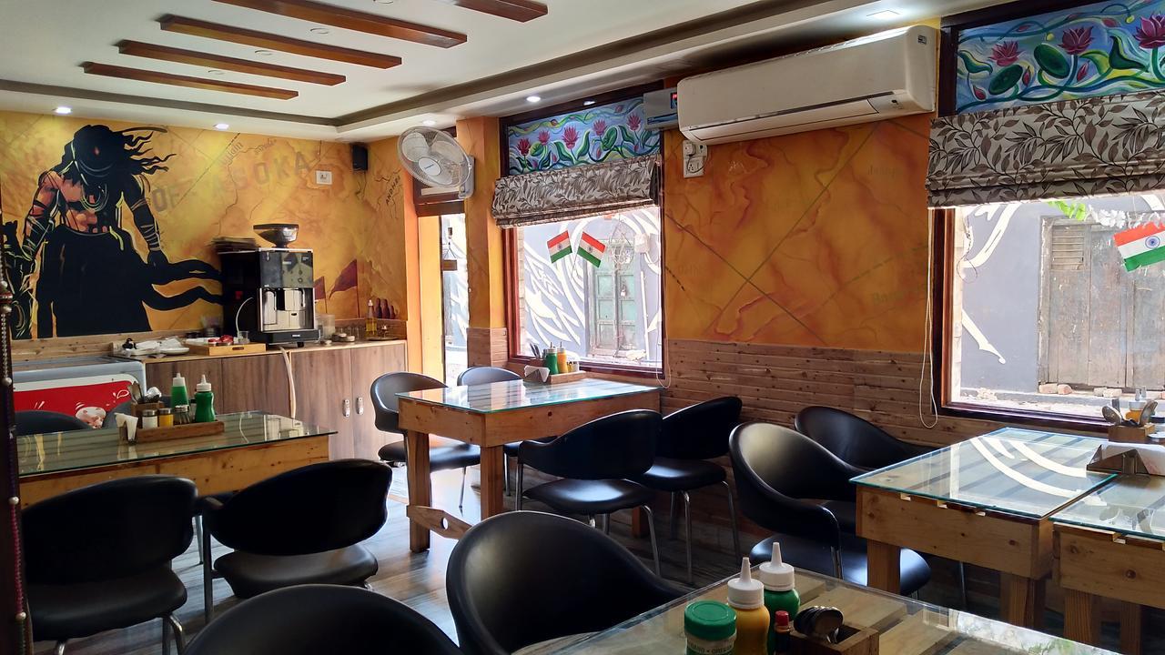 Om Shanthi Paying Guest House Варанасі Екстер'єр фото